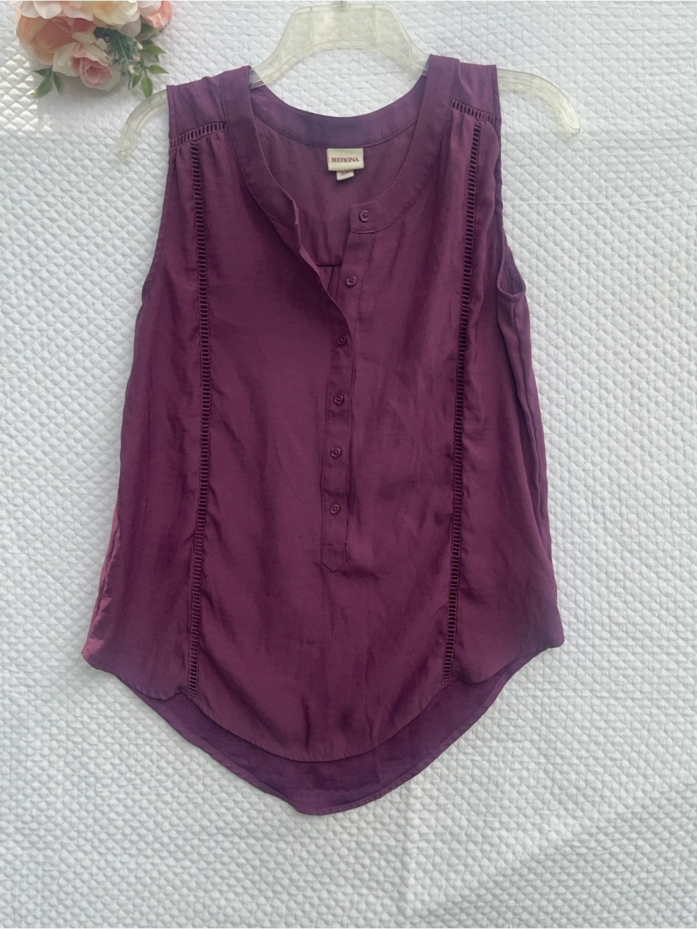 Merona Women’s Sleeveless Henley Blouse Tank Top – Size Small